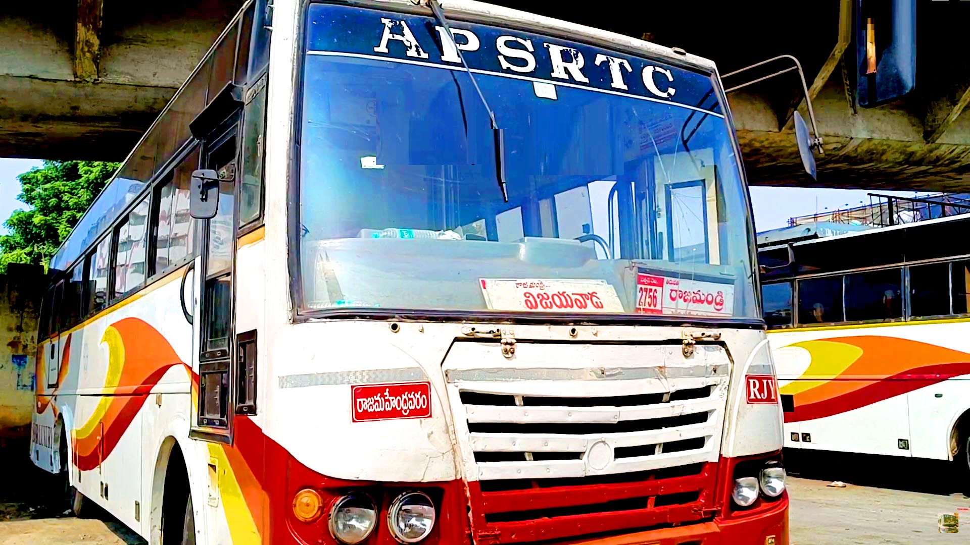 Tirupati To Rajahmandry Super Luxury Bus